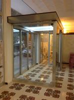 Serramento ingresso Hotel