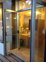 Porta a 2 ante con maniglioni antipanico